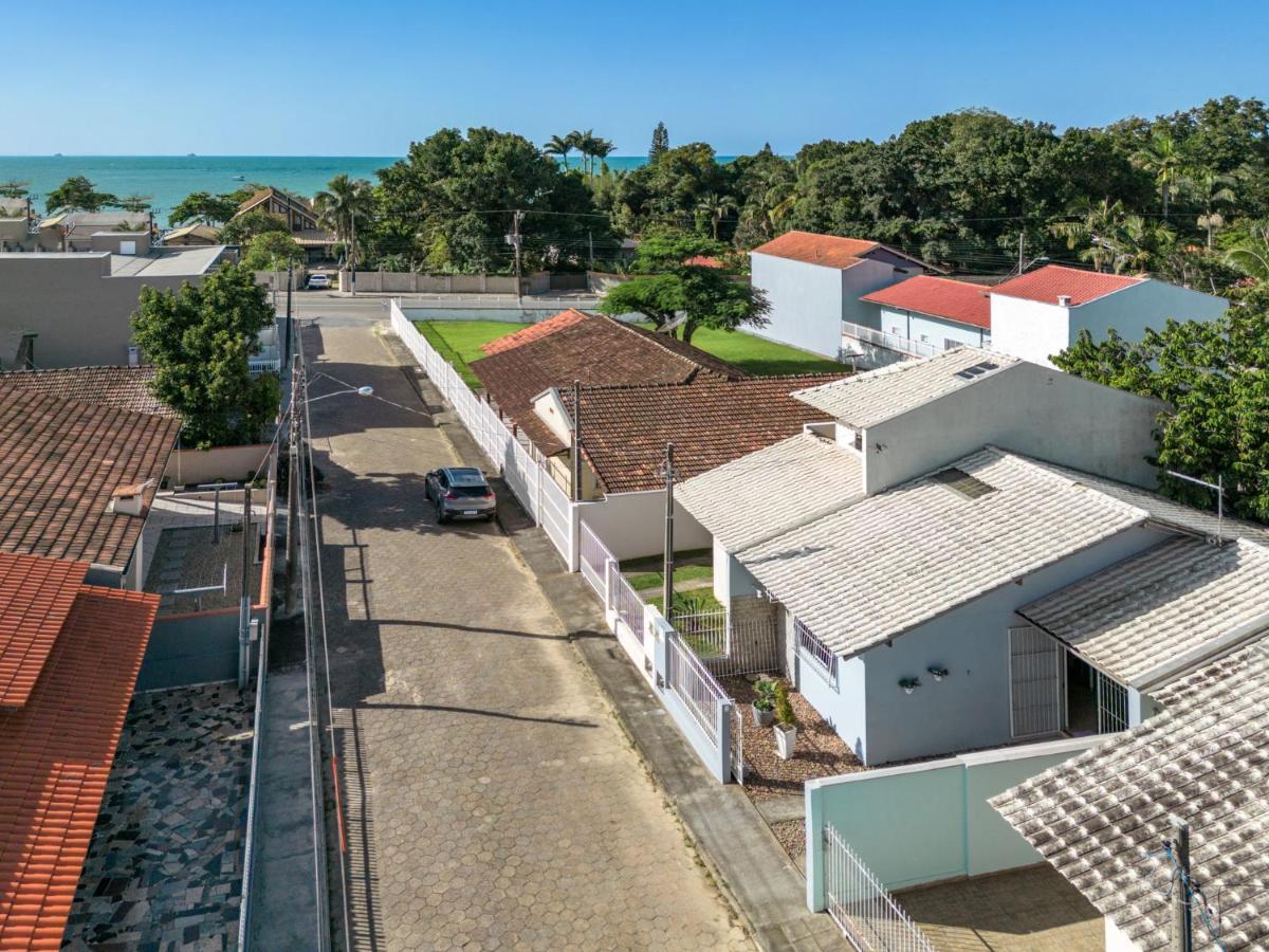 Linda Casa A 150M Da Praia E Prox Ao Beto Carrero Пенья Экстерьер фото